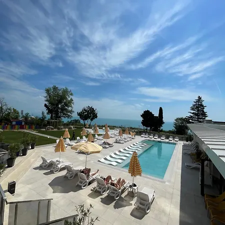 Allure Panoramicsea View,pool & Spa,free Parking,varna Golden Sands